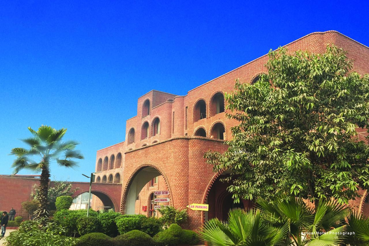 Magsons Resorts Vrindavan Kosi Bagian luar foto