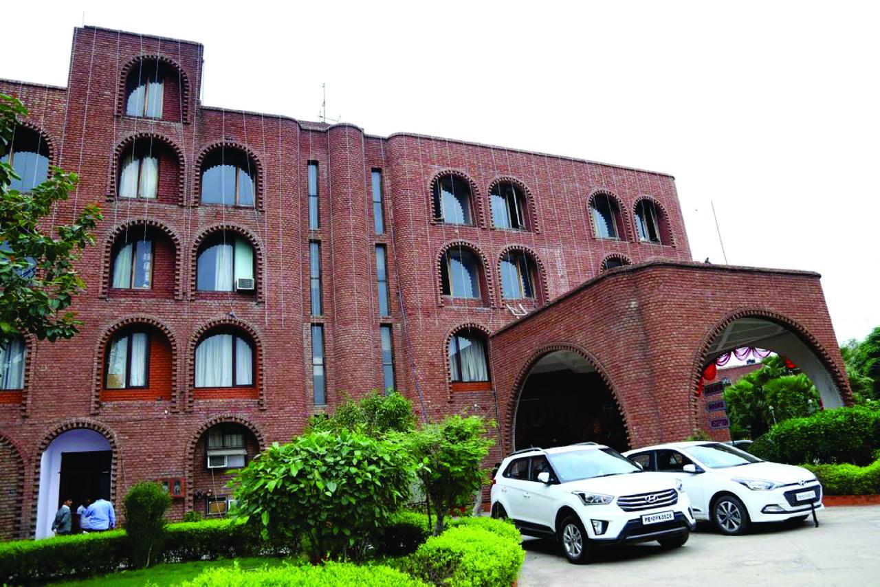 Magsons Resorts Vrindavan Kosi Bagian luar foto