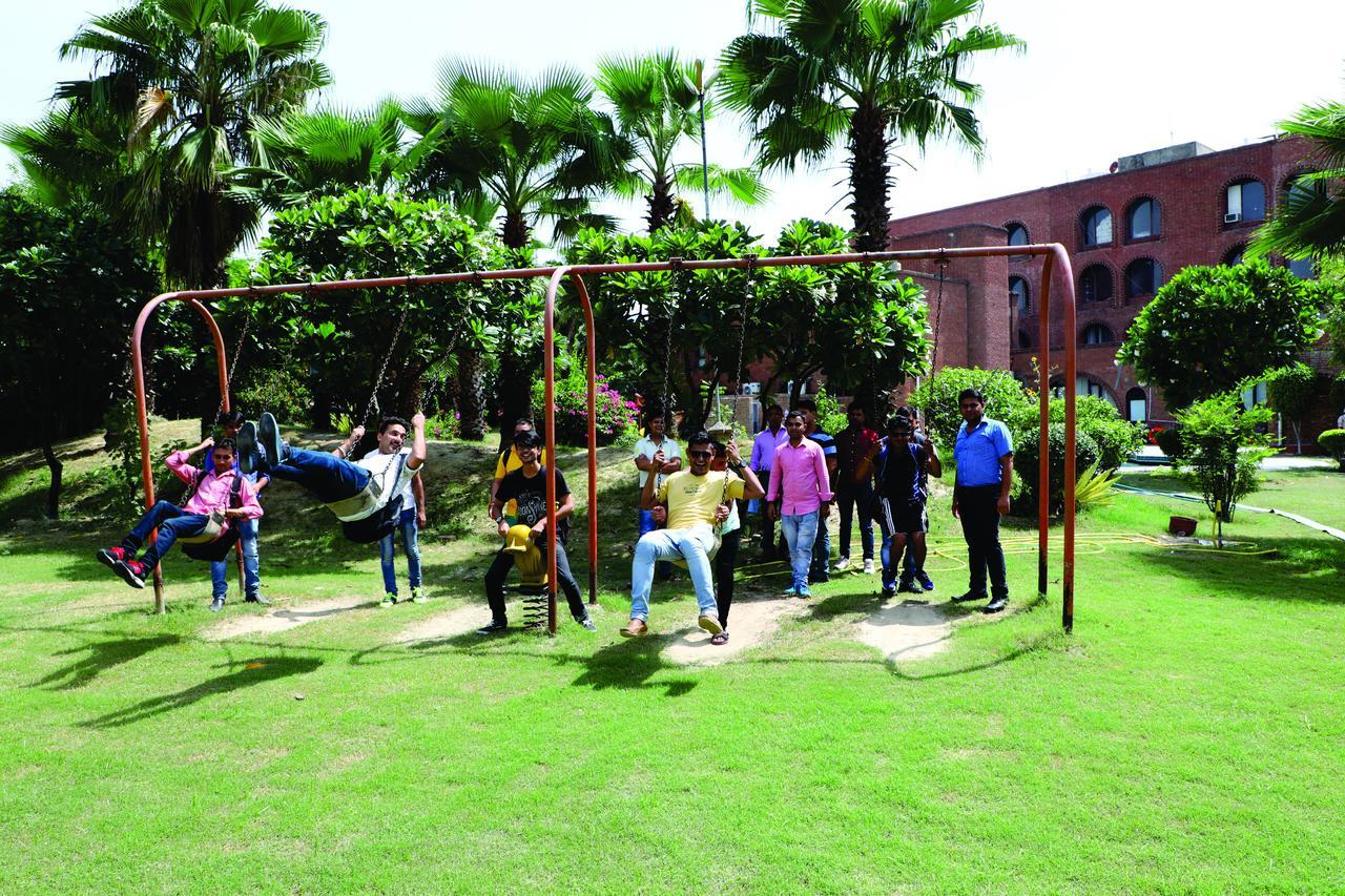 Magsons Resorts Vrindavan Kosi Bagian luar foto